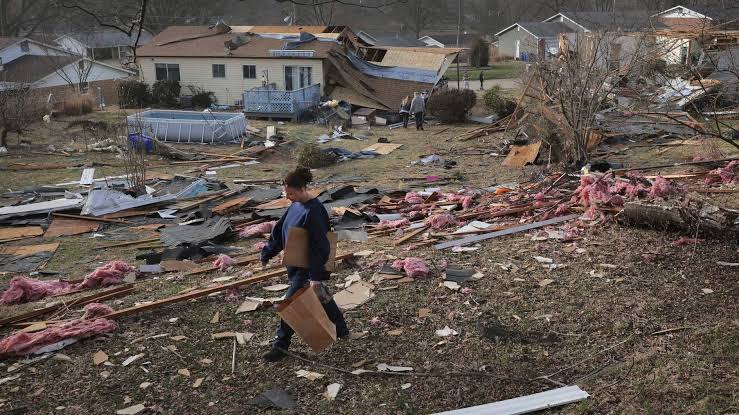 Central US Ravaged by Tornadoes, 33 Dead - GreentvAfrica News